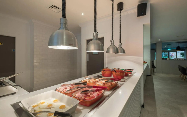 Holiday Inn Swindon by IHG