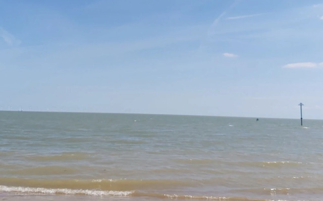 Adorable 2 Bedroom Caravan in Clacton-on-sea