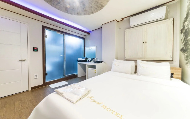 Pocheon Royal