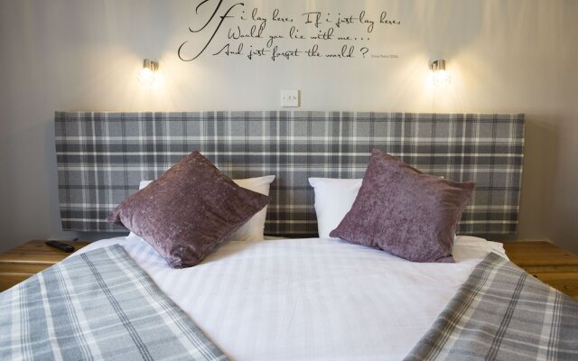 Crown and Cushion Appleby