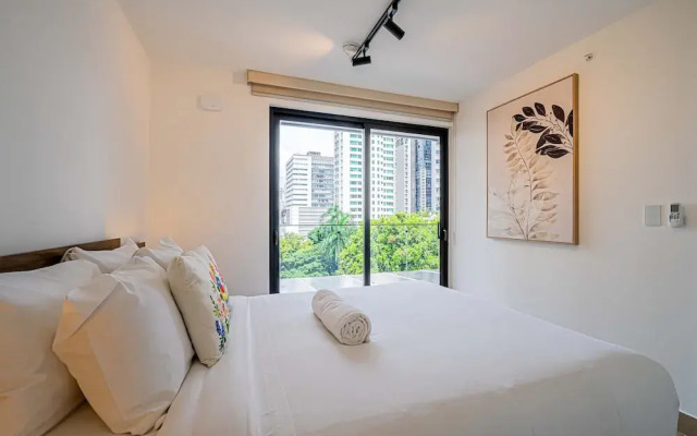 w Beautiful 1BR w Perfect Balcony View