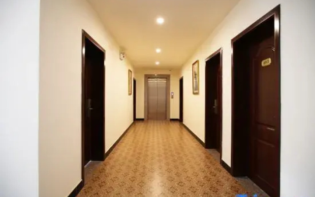 Lingchuan Baiyuan Flower Hotel
