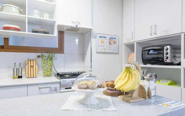 Cozzzy Guest House - Hostel