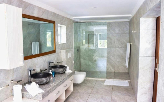 Searenity Beach Villa