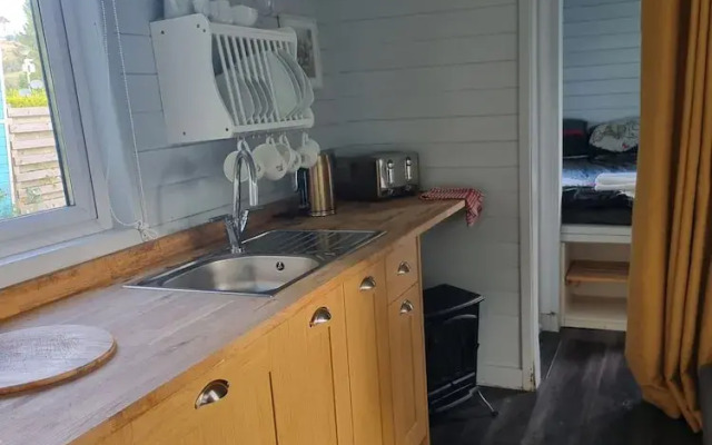 Glamping Hut - Riverview 3
