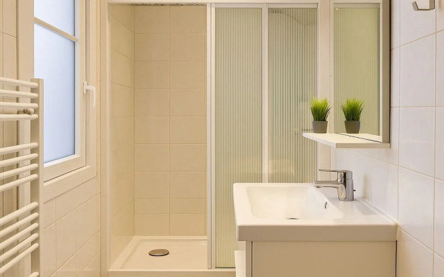 3 pieces pres du Pantheon