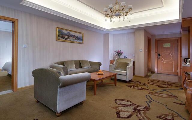 Vienna Hotel Zhangzhou Jiaomei Wanyi Square