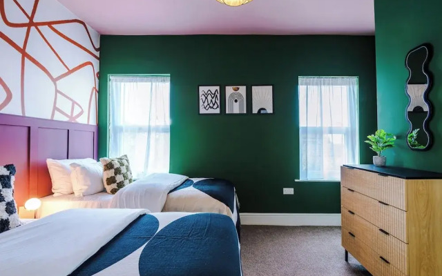Modern 4-Bedroom in Manchester