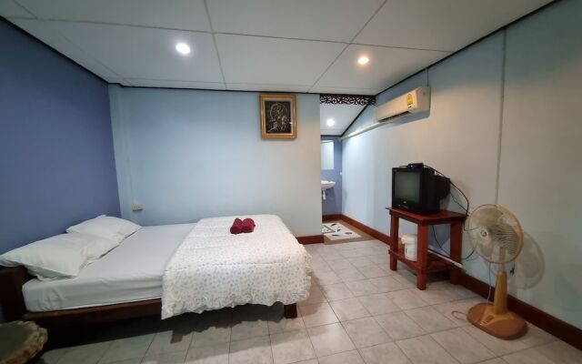 Sawasdee Sichang Resort