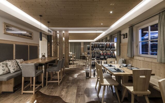 Presulis Hideaway Apartments & Restaurant