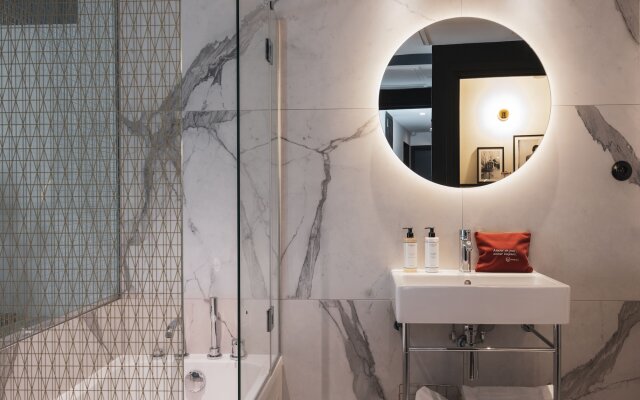 Seven Hotel Paris