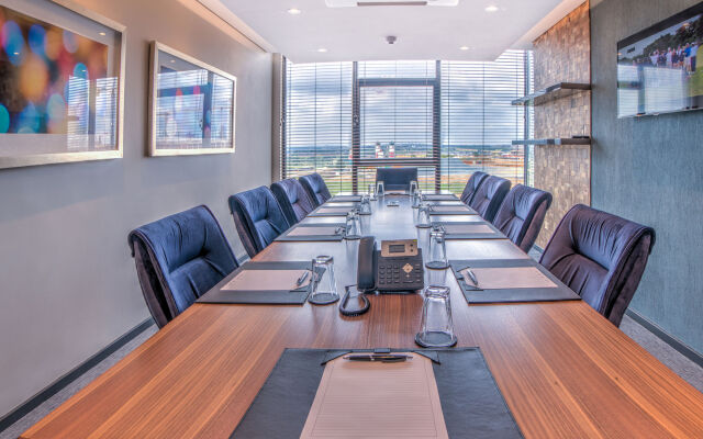 City Lodge Hotel Waterfall City