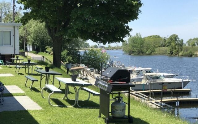 Riverside Motel and Marina Manistee