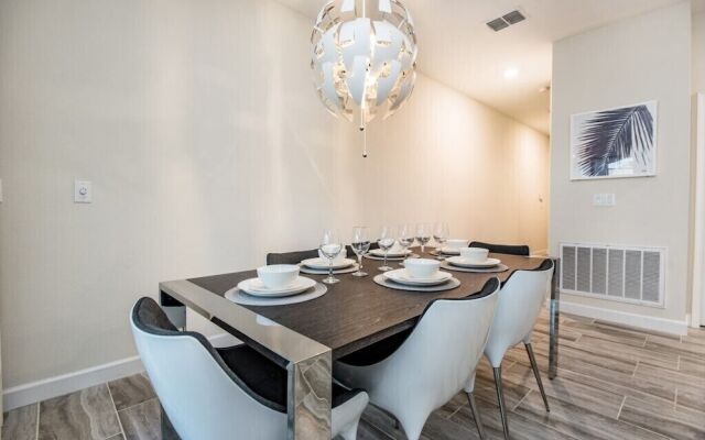 4 Bdrm With Private Pool