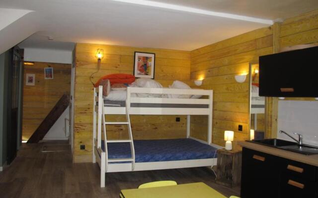 Appartement T1 bis cosy avec patio 17 BIS