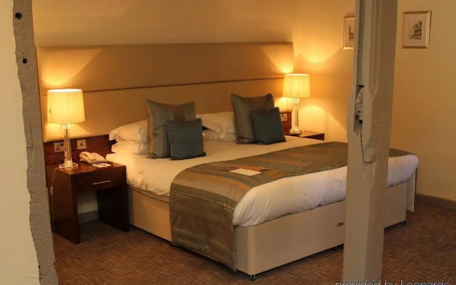 Legacy Rose and Crown Hotel