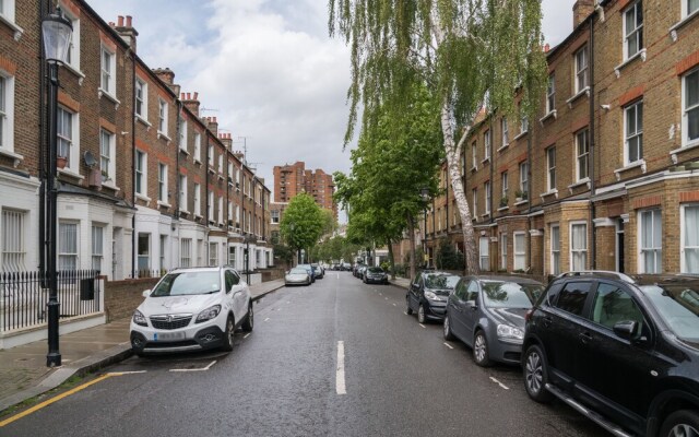 Charming Chelsea Home by the River Thames