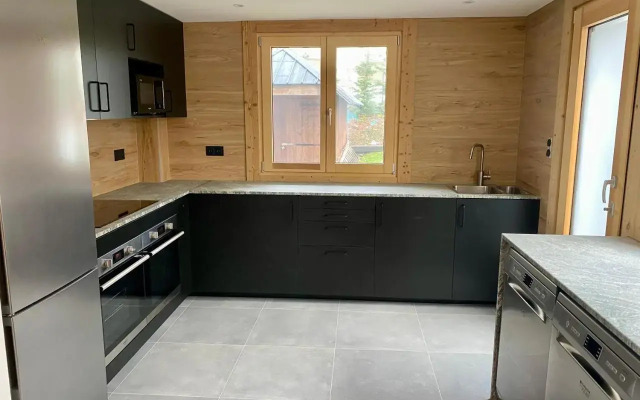 3 Bedrooms, Whole floor, New Kitchen, Town Centre