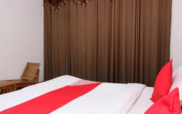 OYO 28044 Devki Palace Jain Hotel