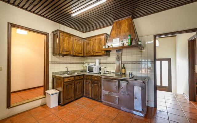 T4 House With Outdoor Pool and Wonderful Views