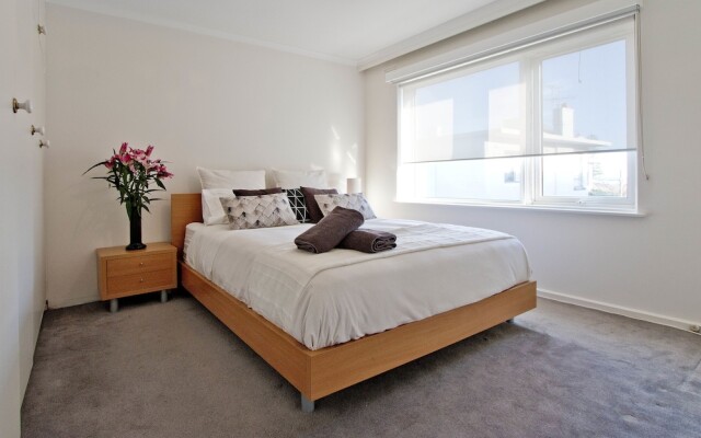 Elwood Seaside 2 Bed Retreat