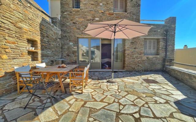Spacious & Cozy Flat 5 mins to Batsi Bay