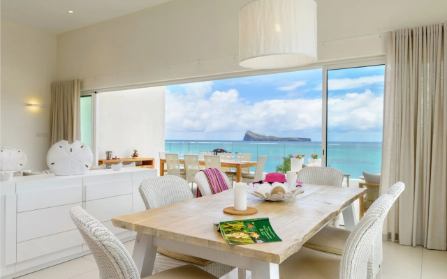 Myra Seafront Suites with Lov