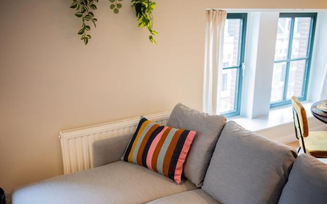 Alphabet 3 Bedroom Serviced Apartment -pk-