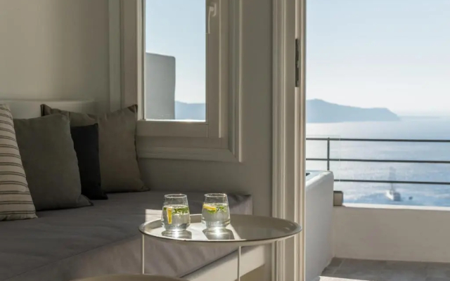 Porto Fira Suites