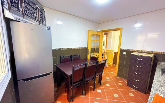 Apartment with pool direct access to sea