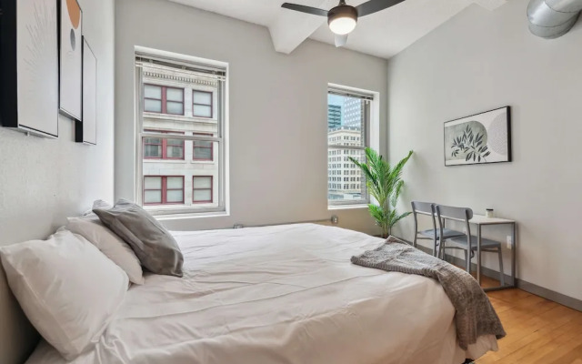 Spacious 2BR Downtown Retreat