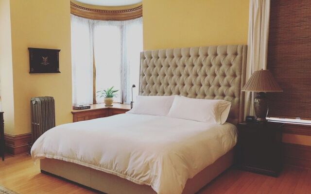 Castle La Crosse Bed and Breakfast