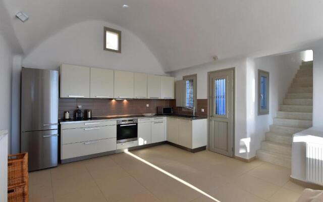 Villa Acqua · Gorgeous pool villa, stunning sea views, helipad!