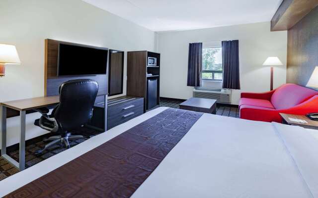 Super 8 by Wyndham Ambassador Bridge Windsor ON