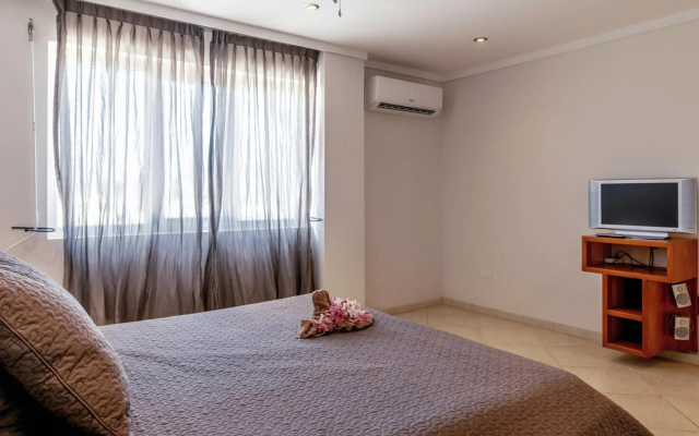 Oceanfront Deluxe Apartment Blue Marlin at Den Laman