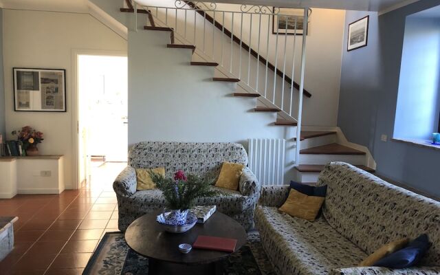 6 Bedrooms Umbrian farmhouse