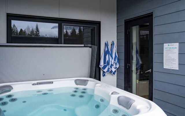 Hemlock Hangout By Revelstoke Vacations