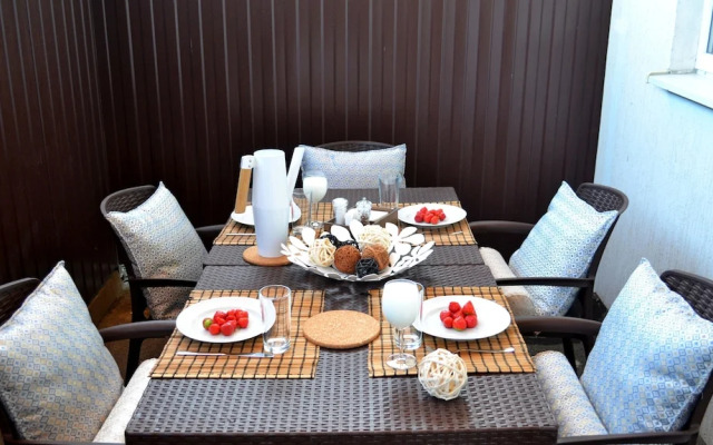 Townhouse Park & House