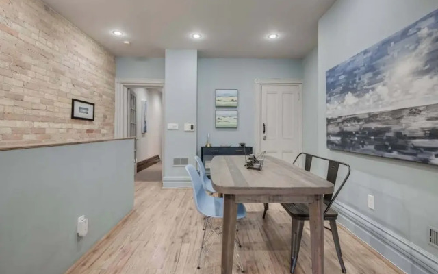 Casa Queen East Jaw Dropping 3BR Suite