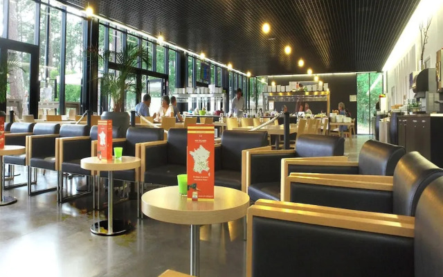 Apartment by Opal Coast Beach With Pool Access