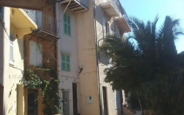 Studio à 2 pas du Palais