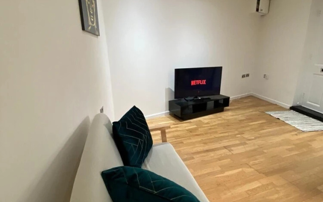 Modern 1 Bed Apartment