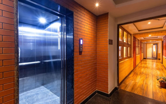 Sumitel Sanderling 500 meters from Mall Road