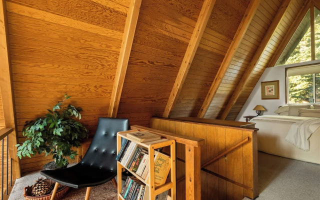 The Tranquil Pines A-frame Cabin Spectacular Views!