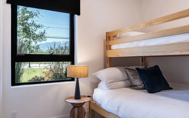 Rustic Retreat by Revelstoke Vacations