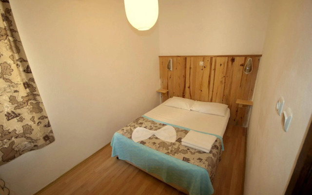 Dionysos Lodge
