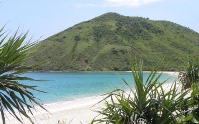 Pantai South Lombok Vilas