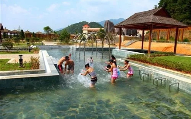 Guilin Dan Xia Hot Spring