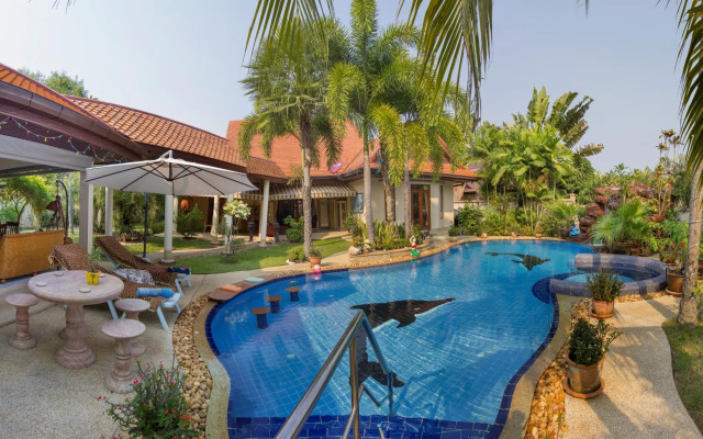Relaxing Palm Pool Villa