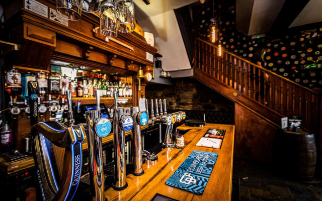 Nicky-Tams Bar & Apartments